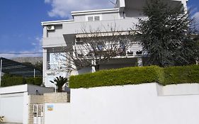 Apartment Pcelica Maja